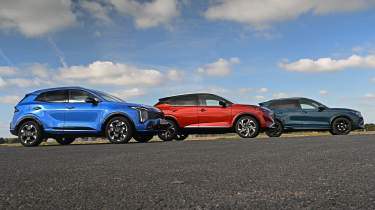 Kia Sportage vs Nissan Qashqai vs Volkswagen Tiguan - side static 